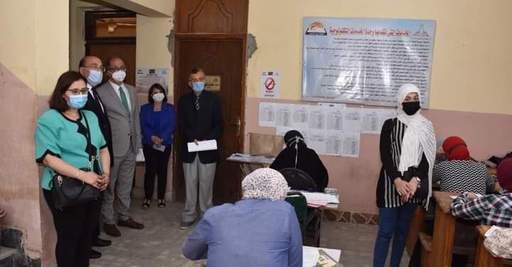 نائب رئيس جامعة عين شمس لشئون الدراسات العليا والبحوث  يتقفد اختبارات الدراسات العليا بكلية التربية