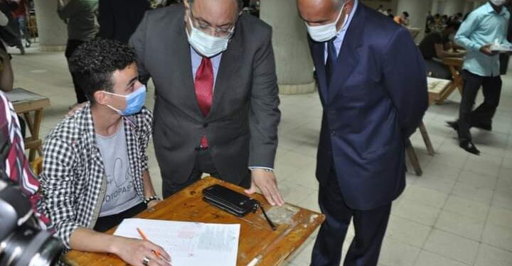 رئيس جامعة حلوان : يجرى جولة تفقدية لمتابعة سير الامتحانات ويتابع انتظام دخول الطلاب إلى الجامعة