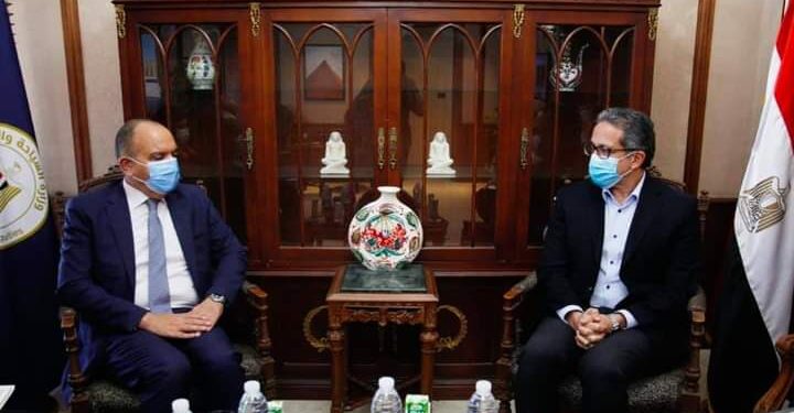 وزير السياحة والآثار يلتقي بسفير المملكة الأردنية الهاشمية بالقاهرة لبحث تعزيز سبل التعاون