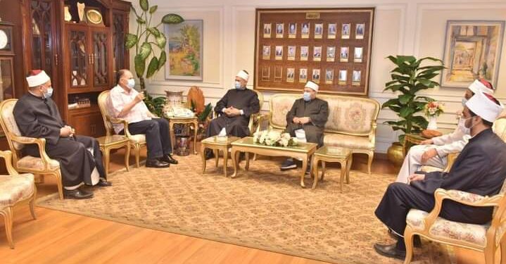 محافظ أسيوط يؤكد أهمية نشر القيم الدينية السمحة والانتماء