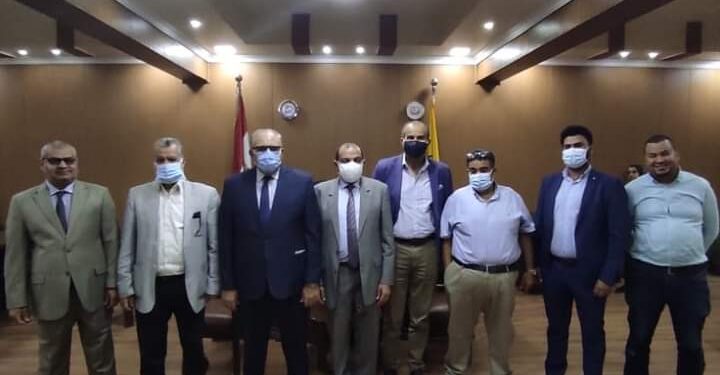 رئيس جامعة بني سويف يتفقد امتحانات الدراسات العليا بكلية الطب