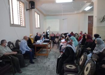 لتقديم خدماتها إلى أهالي قرية كفر الترعة قافلة جامعة المنصورة المتكاملة “جسور التنمية (1)”  بمركز شربين