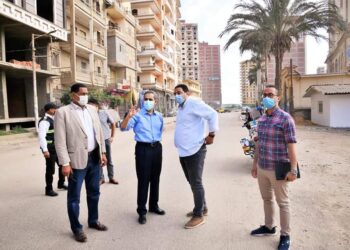 محافظ الغربية في جولة صباحية لمتابعة أعمال الرصف بالمحلة الكبرى وسمنود.