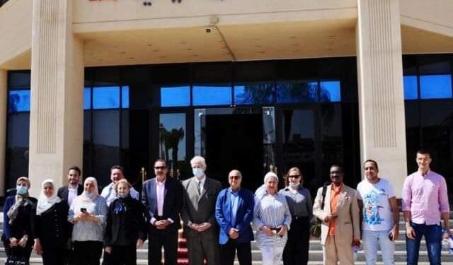 بالتعاون بين الجامعة المصرية الروسية وجمعية الخريجين غرس شجرة الصداقة المصرية – الروسية..