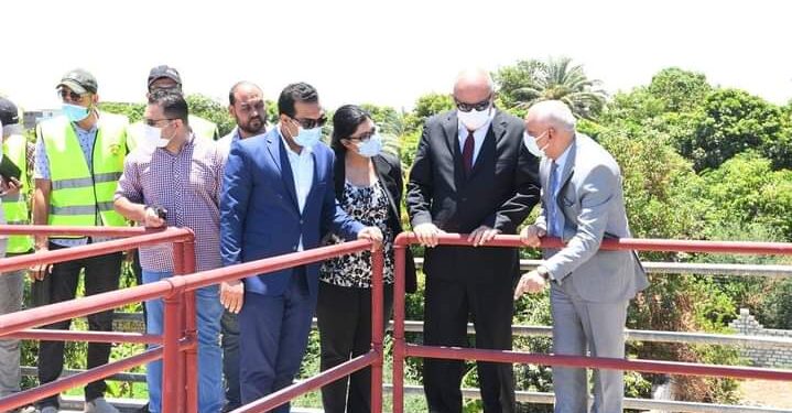 محافظ قنا يتابع أعمال والتجديد بمحطة مياه السلامية بنجع حمادي