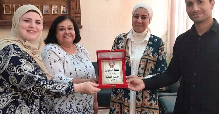 تكريم المسئولين عن الوافدين بادارة الدراسات العليا باداب عين شمس بالملحقية الثقافية للبحرين