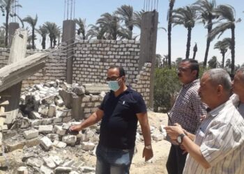 ازالة 10 حالات تعدي على الأراضي الزراعية والبناء المخالف في مركزى ساحل سليم والفتح بمحافظ أسيوط.