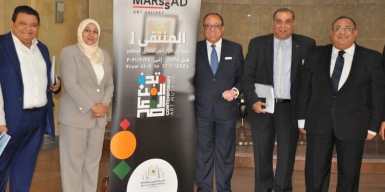 مجمع الفنون والثقافة يشهد أول عرض للفن التشكيلى.