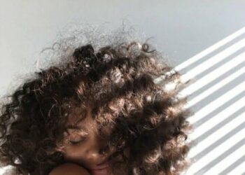 مدرسة ترفض قبول طفلة بسبب شعرها