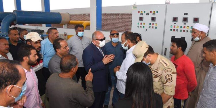 قنا : الداودي يعد بحل محطة مياه حجازة بحري قريبا خلال جولته