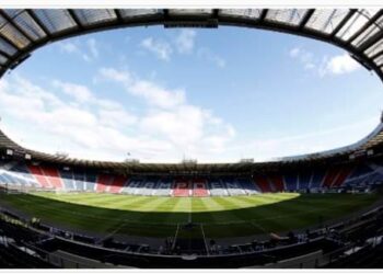 مدرب منتخب انجلترا يستقبل رساله من السماء قبل مواجهة كرواتيا