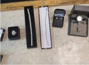 جمارك مطار القاهرة تحبط محاولة تهريب ساعة ثمينة