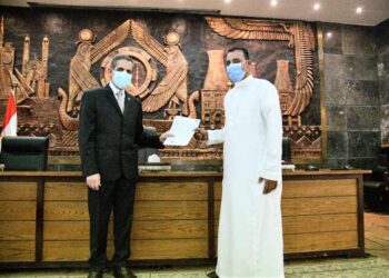 محافظ الغربية يسلم عدد ٤٤ عقداً لتقنين التعديات على أراضي الدولة