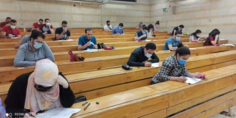  امتحانات صيدلة عين شمس وسط اجراءات احترازية مشددة
