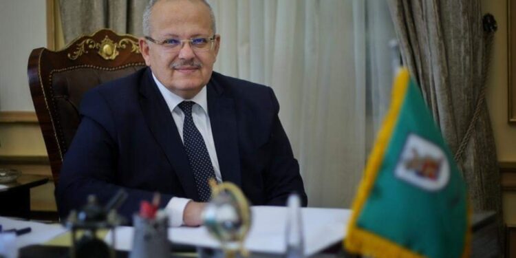قرار رئيس جامعة القاهرة ينهي ازمة طالب الطب