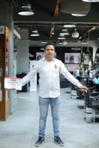 الإستايلست أحمد حسين عبد المنعم الشهير ب X مصمم أحدث قصات الشعر للمشاهير