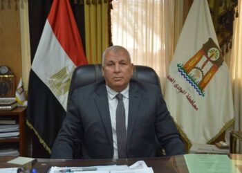 الوادى الجديد : المحافظ يعتمد حركة رؤساء قري مركز الخارجة