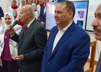 مناقشة مشروعات تخرج