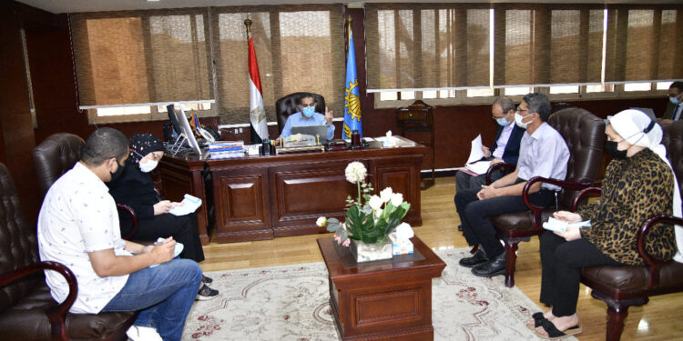 محافظ الغربية يعقد الاجتماع الأسبوعي لحياة كريمة