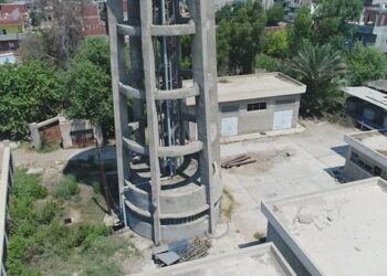 صاحب مبادرة بالعلم