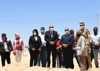محافظ قنا يتفقد مجمع خدمات المراشده التابع لمبادرة حياة كريمة