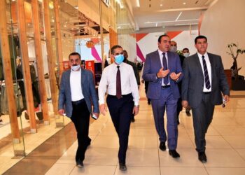 محافظ الغربية ورئيس هيئة الرقابة الإدارية يتفقدان عدداً من المشروعات التنموية.