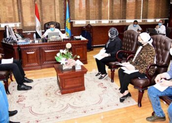 محافظ الغربية يعقد اجتماعا مع وحدة حياة كريمة بالمحافظة لمتابعة موقف تنفيذ المشروعات