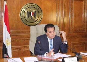 وزير التعليم العالى يستعرض تقريرًا   حول أنشطة الهيئة القومية للاستشعار من البعد وعلوم الفضاء