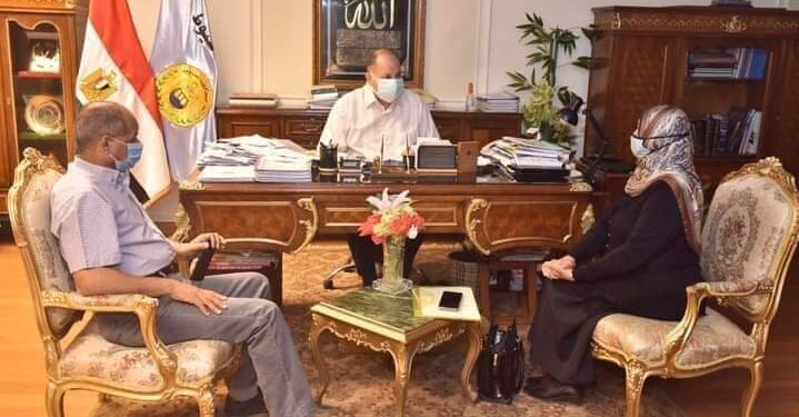 محافظ أسيوط يناقش الموقف التنفيذى لمشروعات تطوير الريف بقري محافظة  بأسيوط