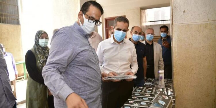 محافظ الغربية يتفقد مدارس السنطة وزفتى لمتابعة آخر الاستعدادات لاستقبال امتحانات الثانوية العامة.