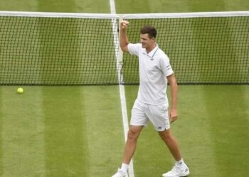 هيبرت هركاتش يطيح بميدفيديف المصنف الثاني على العالم