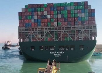 عاجل.. السفينة “إيفرجيفن” تغادر المجري الملاحي لقناة السويس.