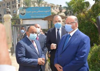 شعراوي نطالب أولياء الأمور بعدم التزاحم أمام اللجان للحفاظ علي سلامة أبنائهم والمراقبين.