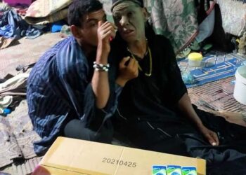 محافظ قنا يأمر بنقل سيدة مشردة إلى مصحة نفسية وتوفير مسكن وفرصة عمل لابنها.