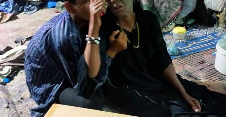 محافظ قنا يأمر بنقل سيدة مشردة إلى مصحة نفسية وتوفير مسكن وفرصة عمل لابنها.