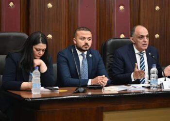 مناقشة معوقات تنفيذ قانون المشروعات الصغيرة بالمحافظات