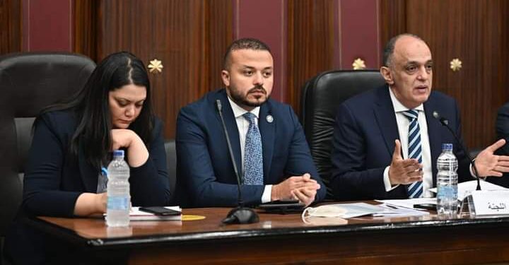 مناقشة معوقات تنفيذ قانون المشروعات الصغيرة بالمحافظات