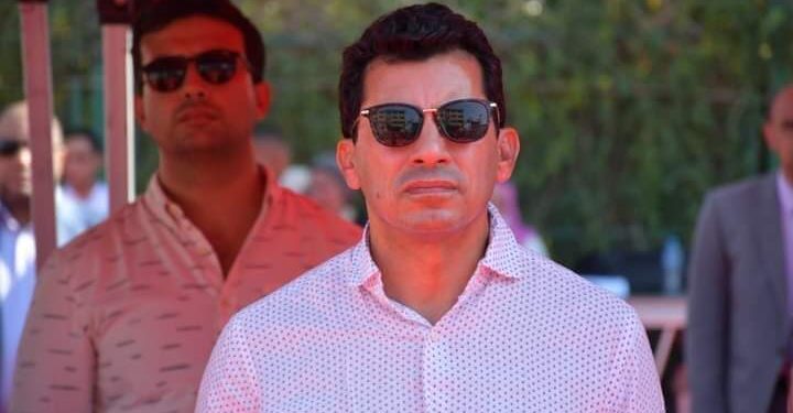 وزير الرياضة يهنئ الأهلي