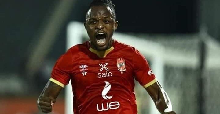 الأهلى يواصل مطاردة غريمة ويزحف نحو القمة بهدوء