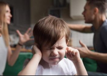 العنف الأسرى واختفاء ابتسامة الأطفال