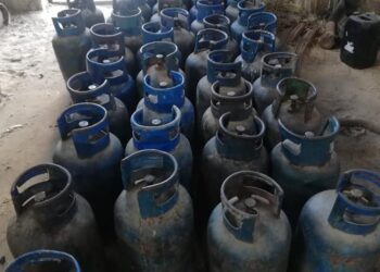 ضبط مسؤول مستودع بوتاجاز يتلاعب بالاسعار والبيع بالسوق السوداء