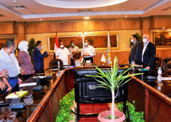 محافظ الغربية يناقش منظومة تطوير المخلفات بقيمة ٢٥ مليون يورو