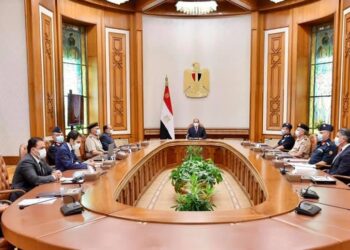 السيد الرئيس يتابع مشروع تطوير مطار العلمين الدولي