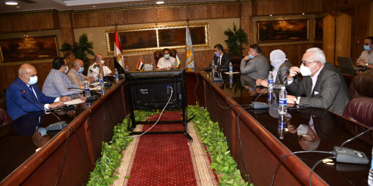 محافظ الغربية يتابع استعدادات الجهات والهيئات المعنية لاستقبال الموجة الرابعة من كورونا