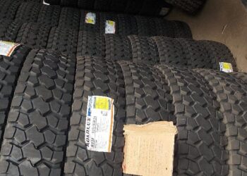 ضبط مخزن كاوتش وچنوط غير مرخص وعدم وجود فواتير بزفتى