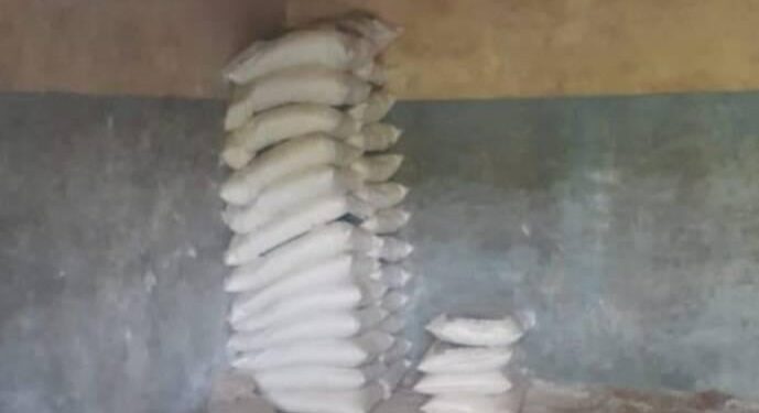 احباط محاولة بيع طن و٦٣ جوال أسمدة زراعية في السوق السوداء بقنا