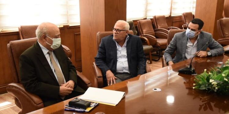 محافظ بورسعيد يستقبل