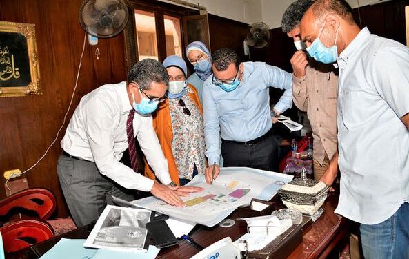 محافظ الغربية يجتمع