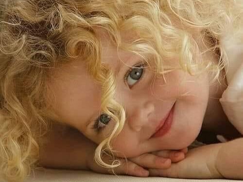 أبتسم ولا تجعل الحزن يتسلل لقلبك