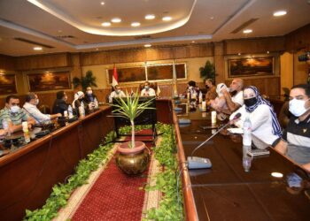 رحمى  يناقش مع مسئولي الكهرباء ومياه الشرب والطرق توحيد الجهود في طنطا والمحلة وزفتى